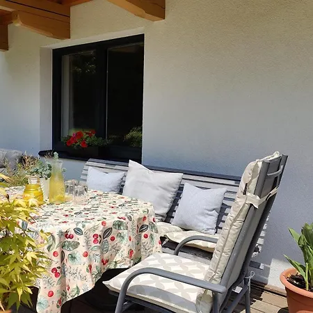 Anni Im Haus Hintertal